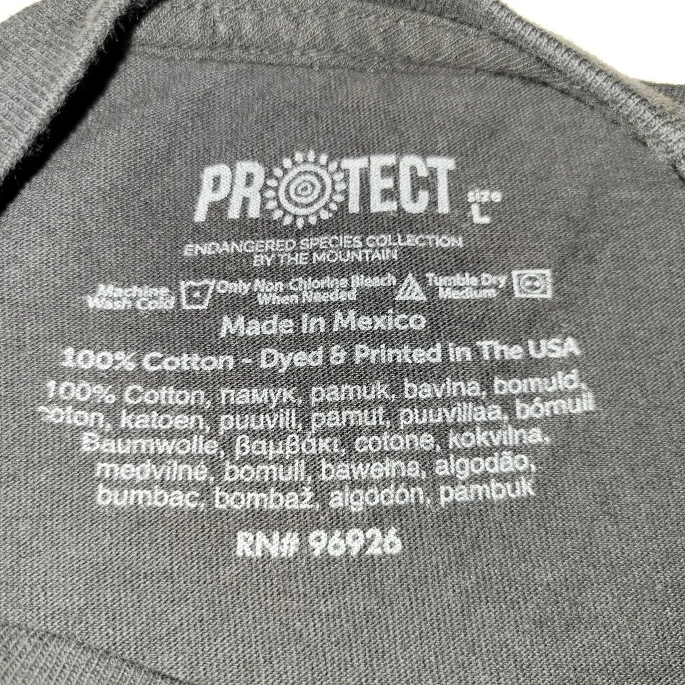 The Mountain Elephant Stop Extinction Short Sleeve T-Shirt Men's Size Large 2017